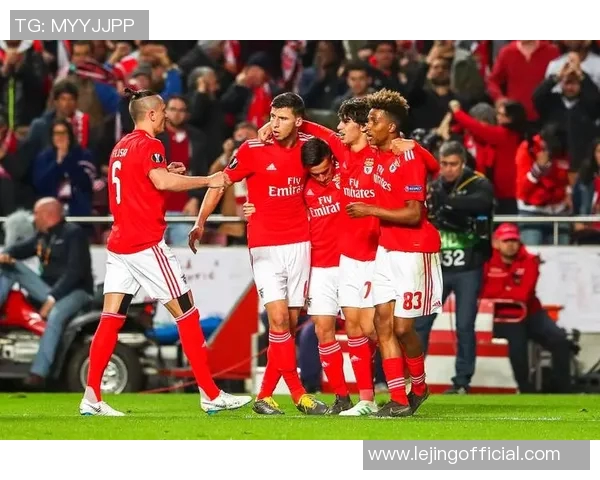 欧冠精彩对决本菲卡逆转国米红牌争议引发全场热议